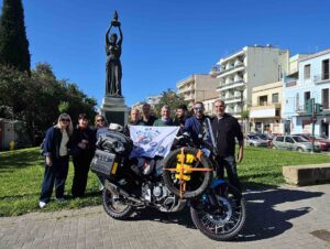 Read more about the article Στα άκρα του κόσμου με δύο τροχούς..